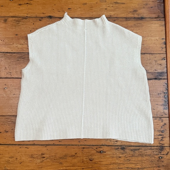 Sleeveless Cream Knit Top - Picture 3 of 3